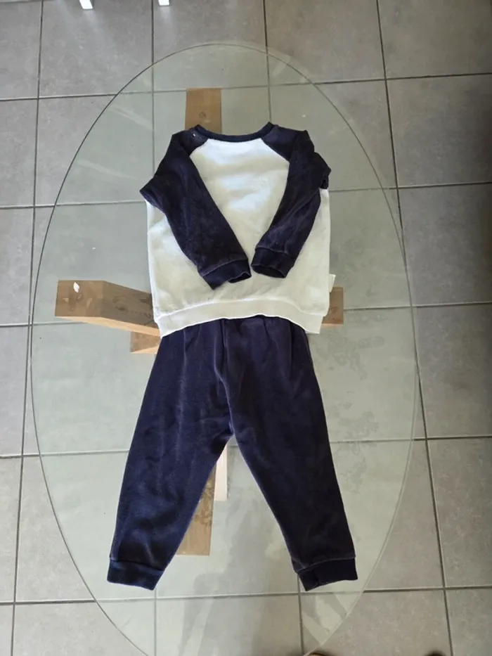 Pyjama 2 pièces velours taille 18 mois - photo numéro 2