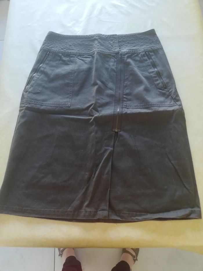 Jupe mi-longue t. 42. Marron kaki. CQFP