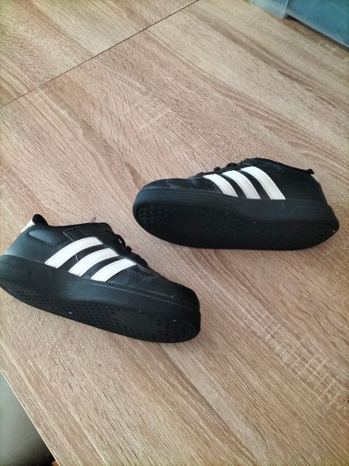 Chaussure adinoidas - photo numéro 2