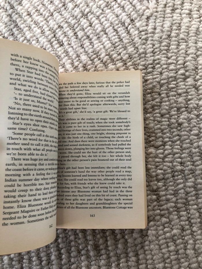 Livre anglais « Once in a Lifetime » de Cathy Kelly - photo numéro 3