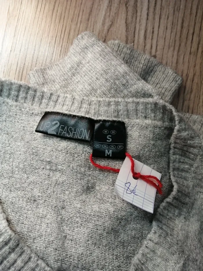 Pull gris col v avec détails côtelés aux manches et col / up 2 fashion / (M) - photo numéro 7