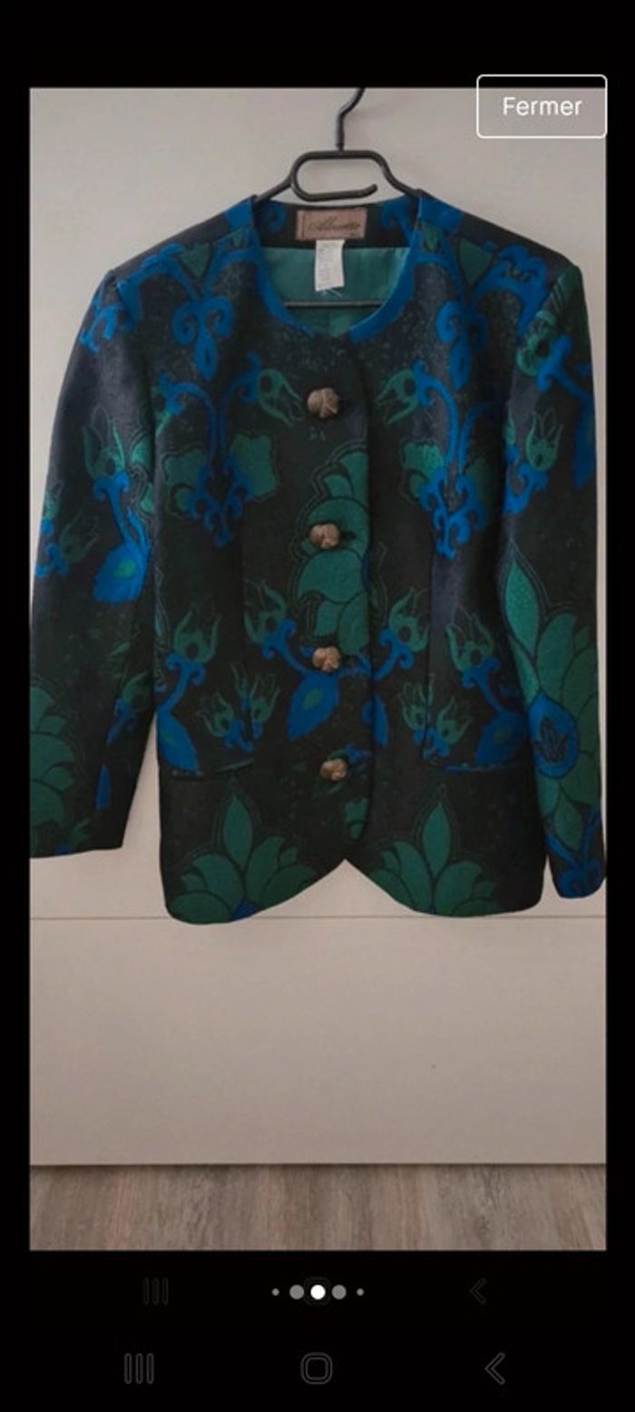 Veste vintage chic boutons dorés