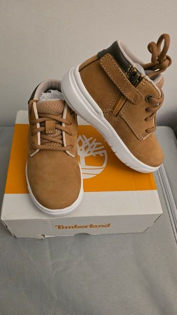 NEUVES  (non portées) 🏷😍💙superbes  bottines TIMBERLAND  pointure 25 garçon (prix ferme) 🤎🤎🤩😍👌👌