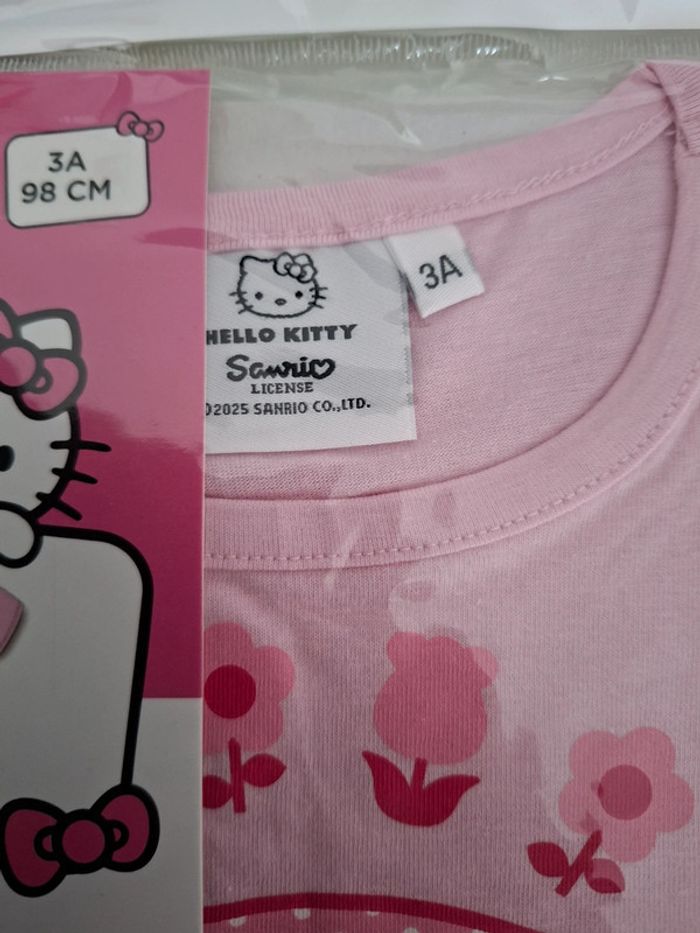 Tee-shirt manches courtes Hello Kitty neuf avec étiquette taille 3 ans - photo numéro 4