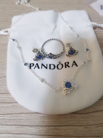 Ensemble  bijoux  carrosse  pandora