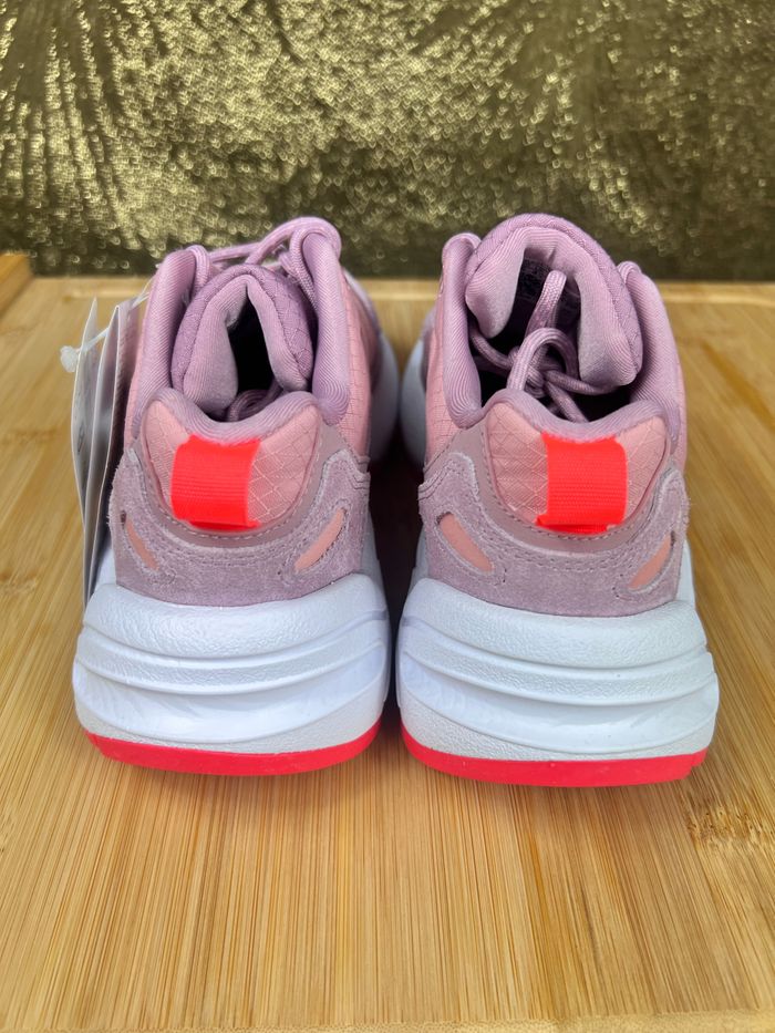 Magnifique paire baskets Adidas cuir 37,1/3 - photo numéro 3