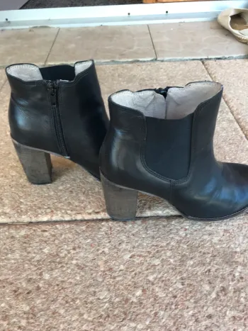 Bottines à talon noir