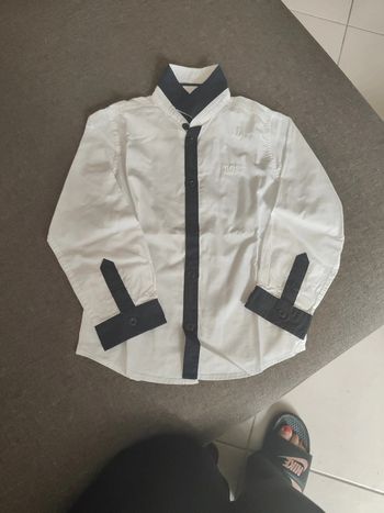 Chemise blanche et bleue marine Boss 5 ans