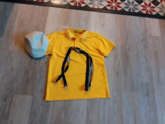 Homme déguisement costume gavroche parodie bretelle casquette tee short jaune bleu - photo numéro 2
