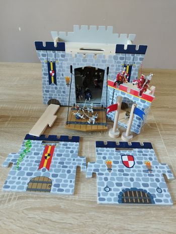 Château fort bois Oxybul avec dragon et chevaliers