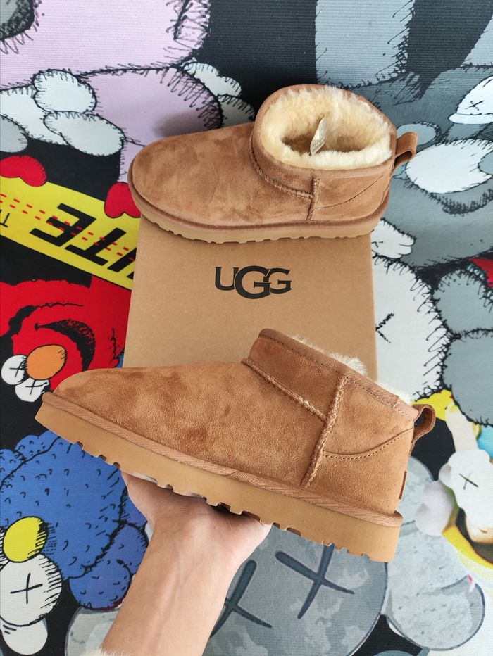 UGG Mini Bottes de neige Marron Taille 38 - photo numéro 2
