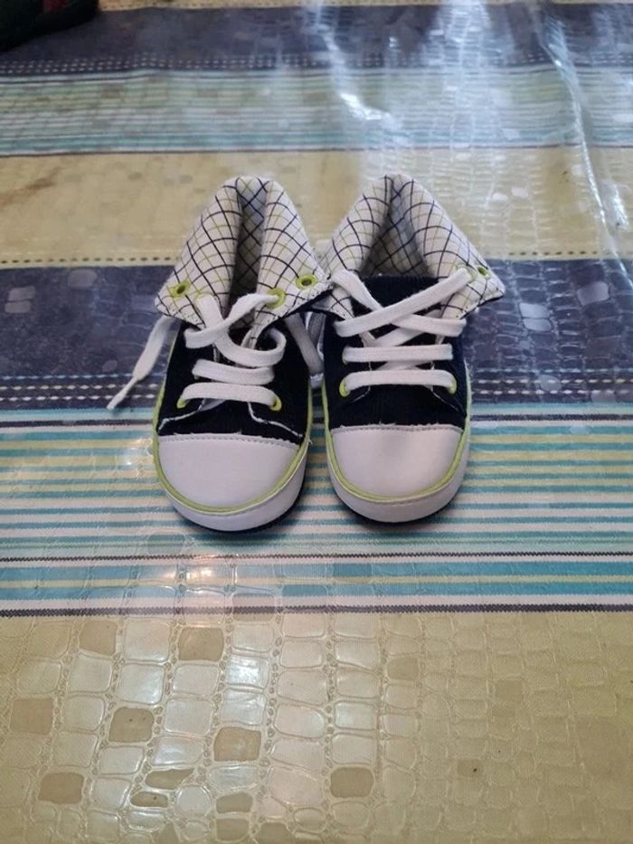 Chaussures bébé 6/9mois. - photo numéro 2