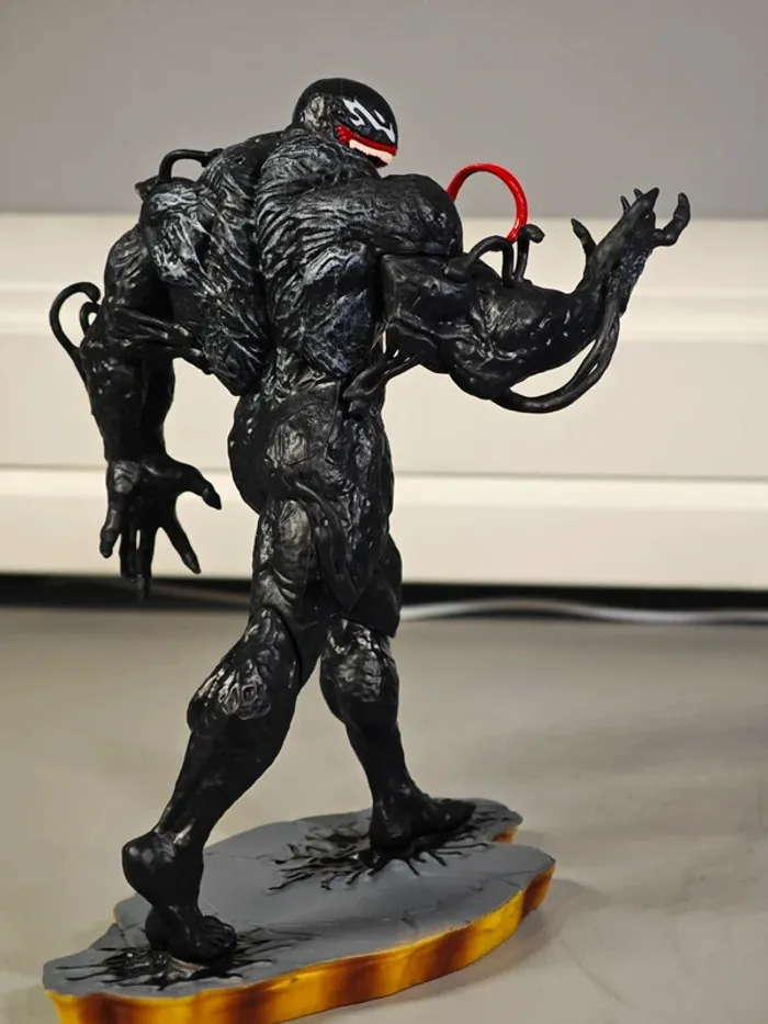 Figurine Venom 18cm neuve sans boîte - photo numéro 4