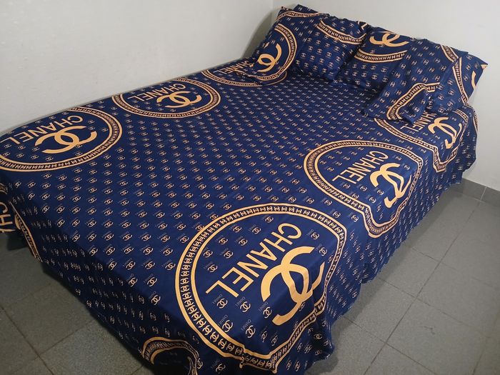 Drap de lit avec 4 taies d'oreiller - photo numéro 2
