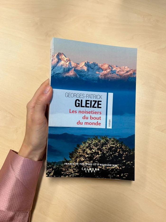 Les noisetiers du bout du monde Georges-Patrick Gleize