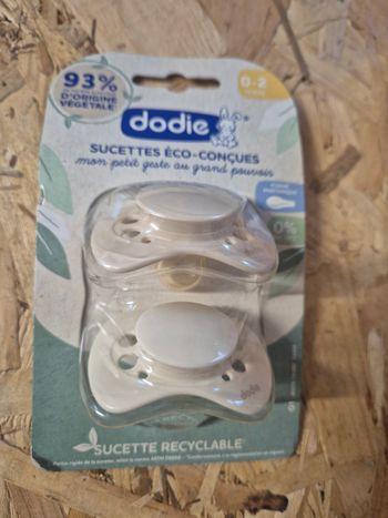 Lot de 2 tétines 0.2 mois neuve 