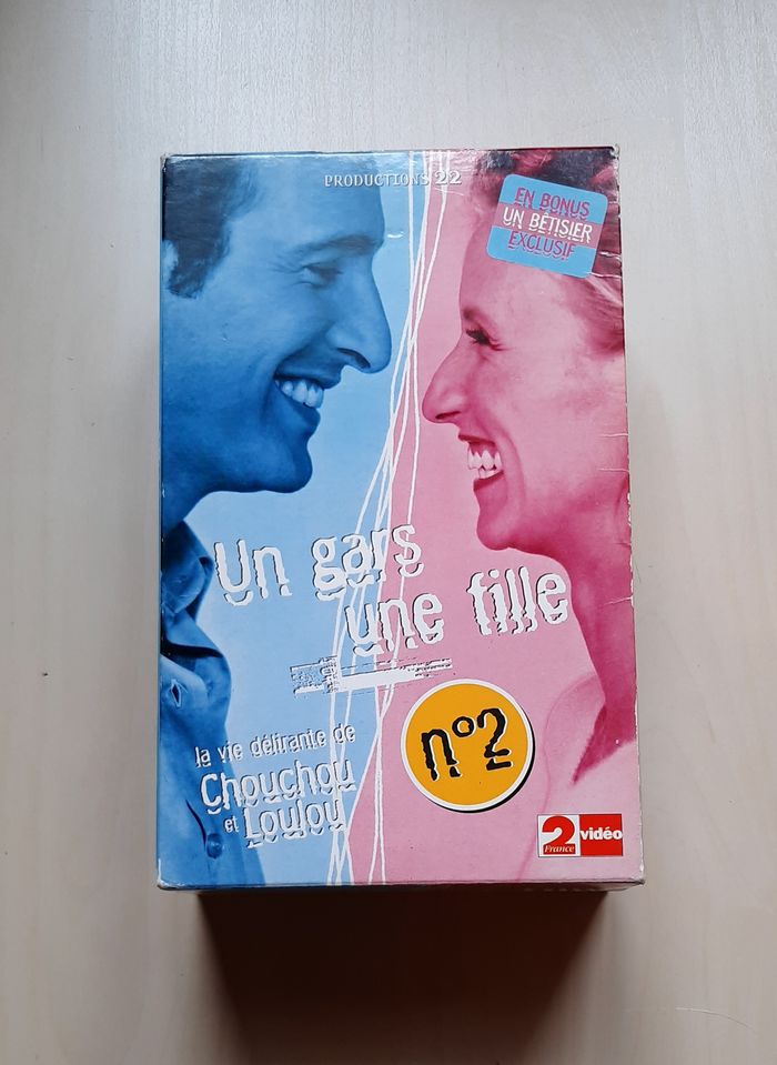 Lot de 2 coffrets de VHS : 1 gars, 1 fille - photo numéro 3