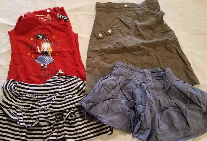 Lot de 3 jupes et débardeur
