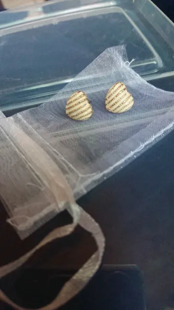 Clou d'oreilles cœur crème et doré
