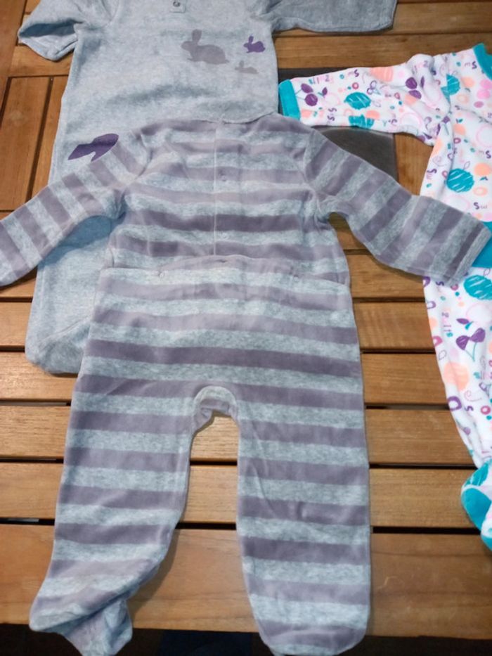 Lot de 3 pyjamas mixte NEUF T 9 mois - photo numéro 4
