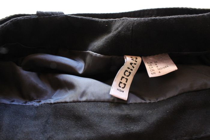 Jupe noire zippé avec ceinture H&M - photo numéro 4