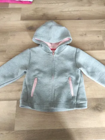 Gilet à capuche sport 4 ans