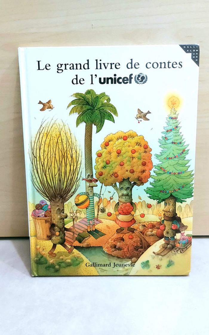 🌺 Livre vintage : Le grand livre de contes de l'Unicef