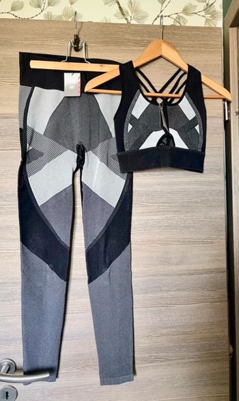 Brassière et legging de sport HIIT neuf avec étiquette