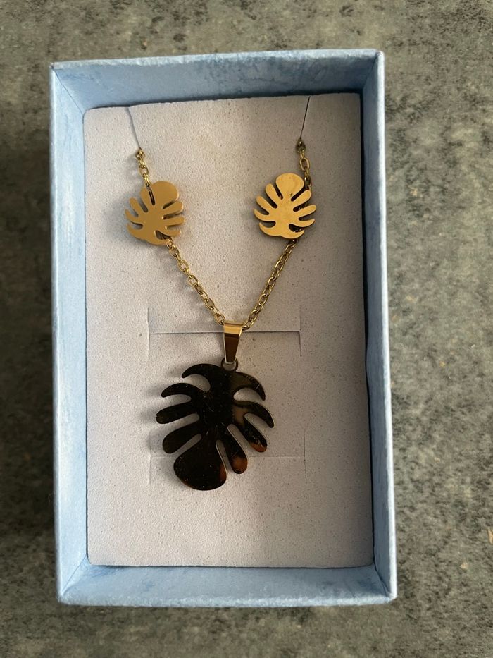 Boucle d'oreilles+collier feuille