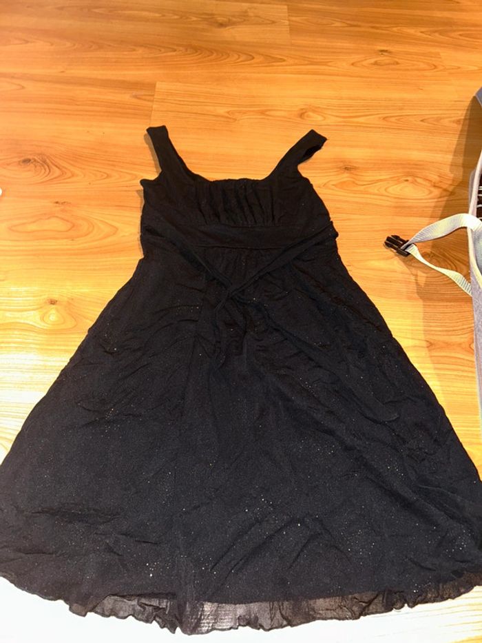 Robe noir avec petit strass