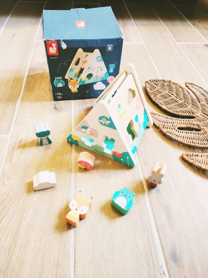 🦊 Pyramide boîte à formes/animaux à encastrer en bois marque Janod