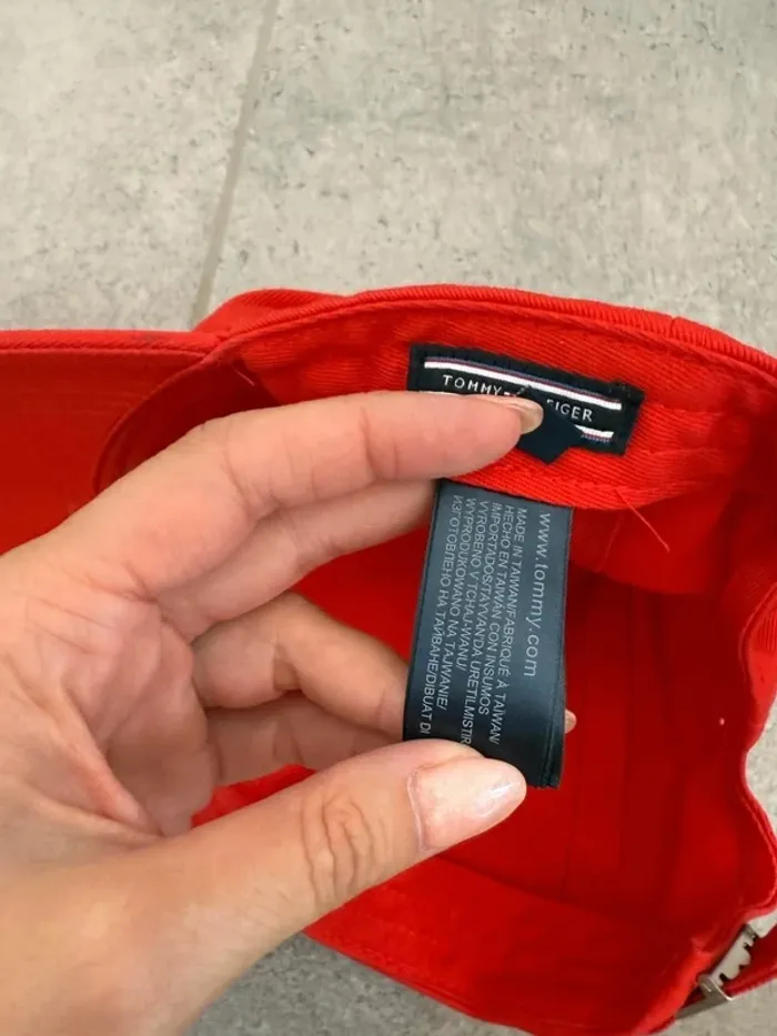 Casquette Tommy Hilfiger rouge logo brodé comme neuve - photo numéro 7