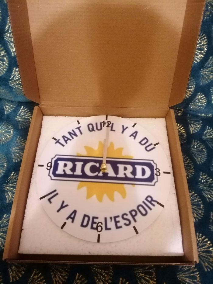 Horloge tant qu'il y a du Ricard il y a de l'espoir - photo numéro 4