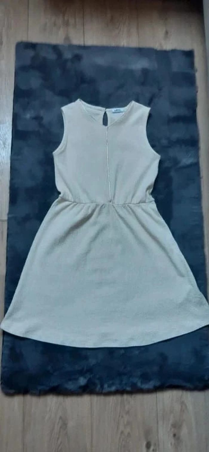 Robe gémo crème/dorée 10 ans état neuve - photo numéro 2