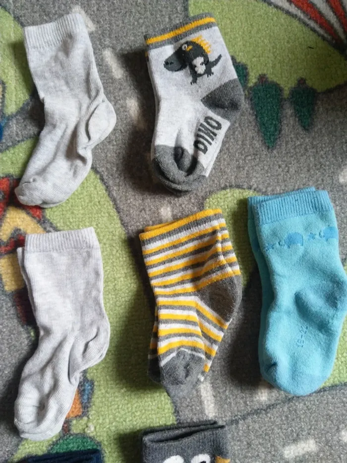Lot 14 paires de chaussettes diverses marque taille 16-18 - photo numéro 5