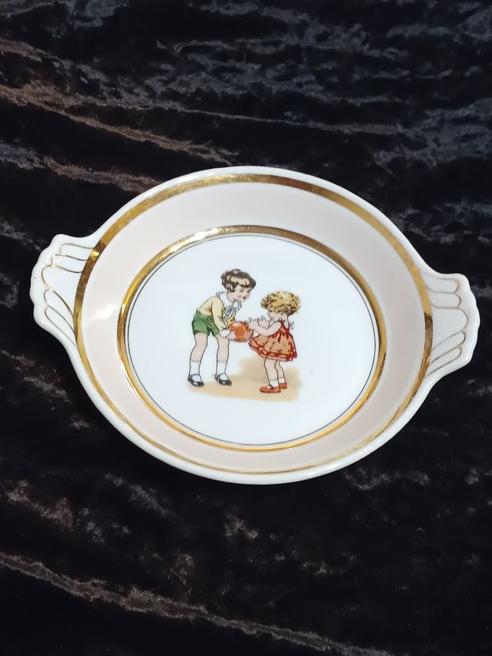 Assiette ancienne à anses