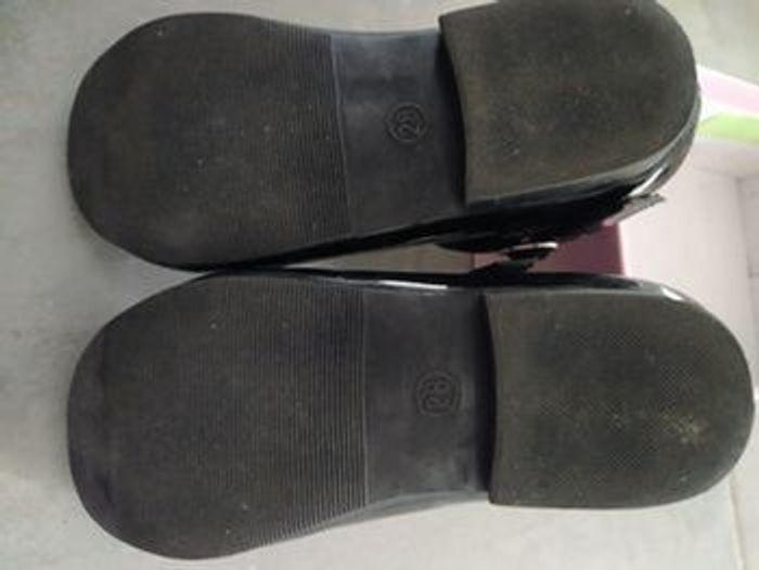 Ballerines vernies noires en 28 - photo numéro 3