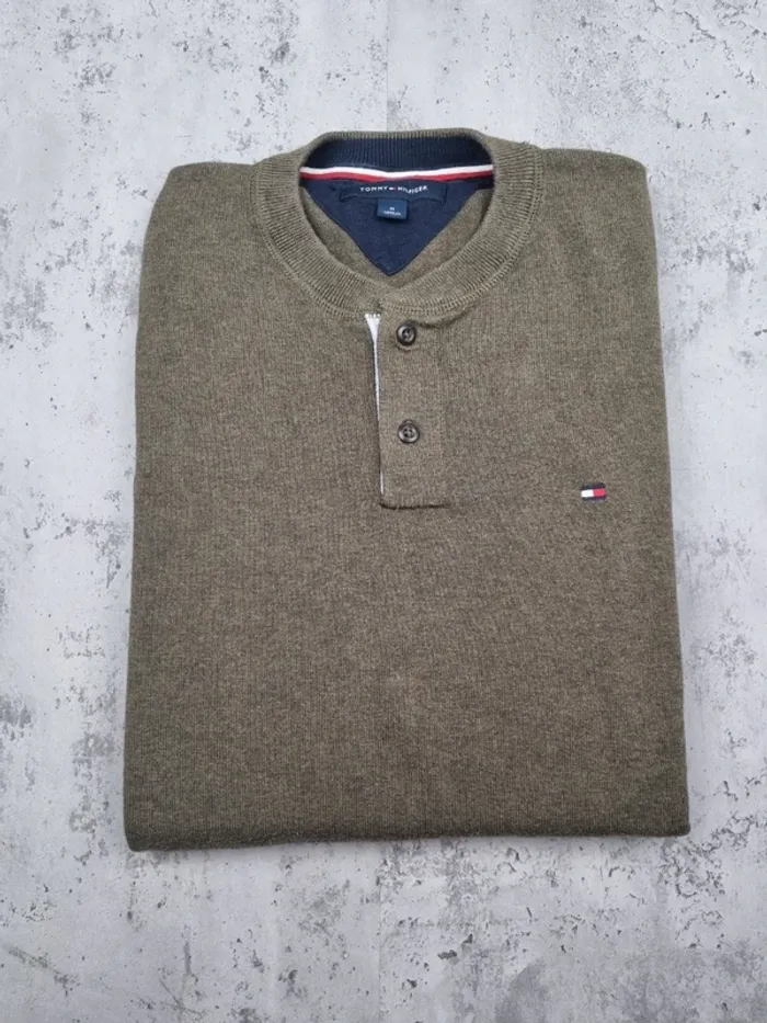 Pull 1/4 boutonné kaki Tommy Hilfiger – Taille M Homme (mesures en photos) - photo numéro 2