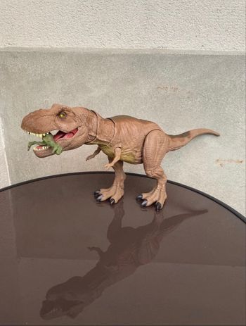 Gros dinosaure sonore tyrannosaure jurassic world