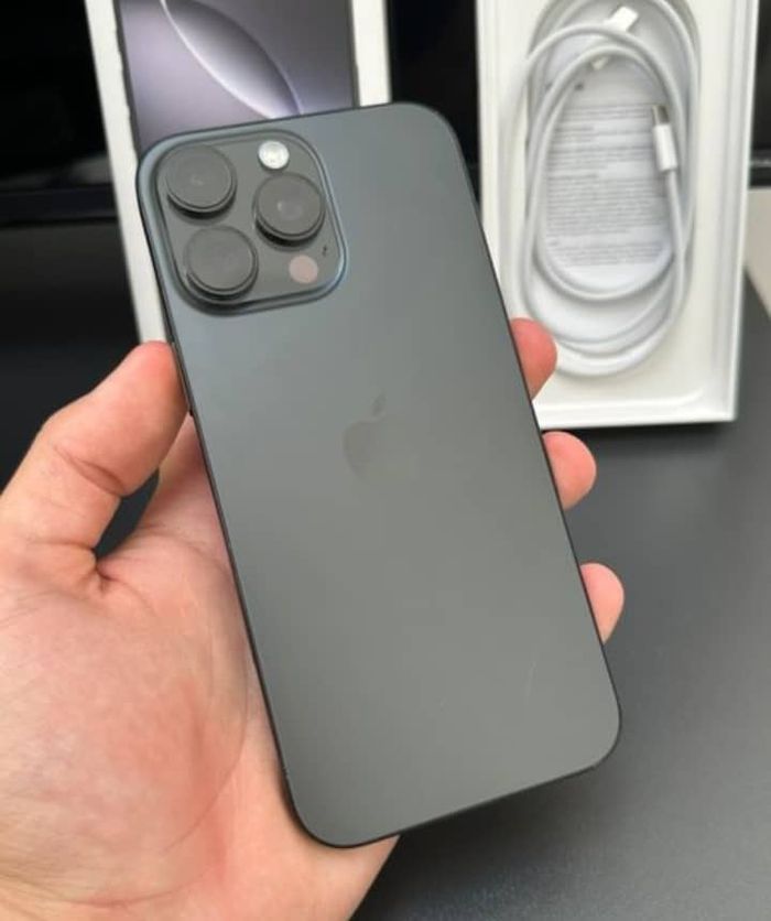 i.P.h.o.n.e. 16 pro Max - photo numéro 2