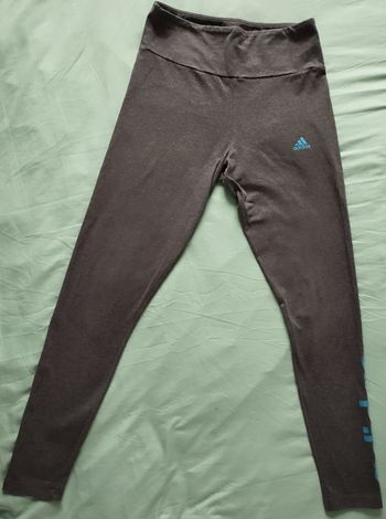 Legging femme Adidas (taille M ) en très bon état.