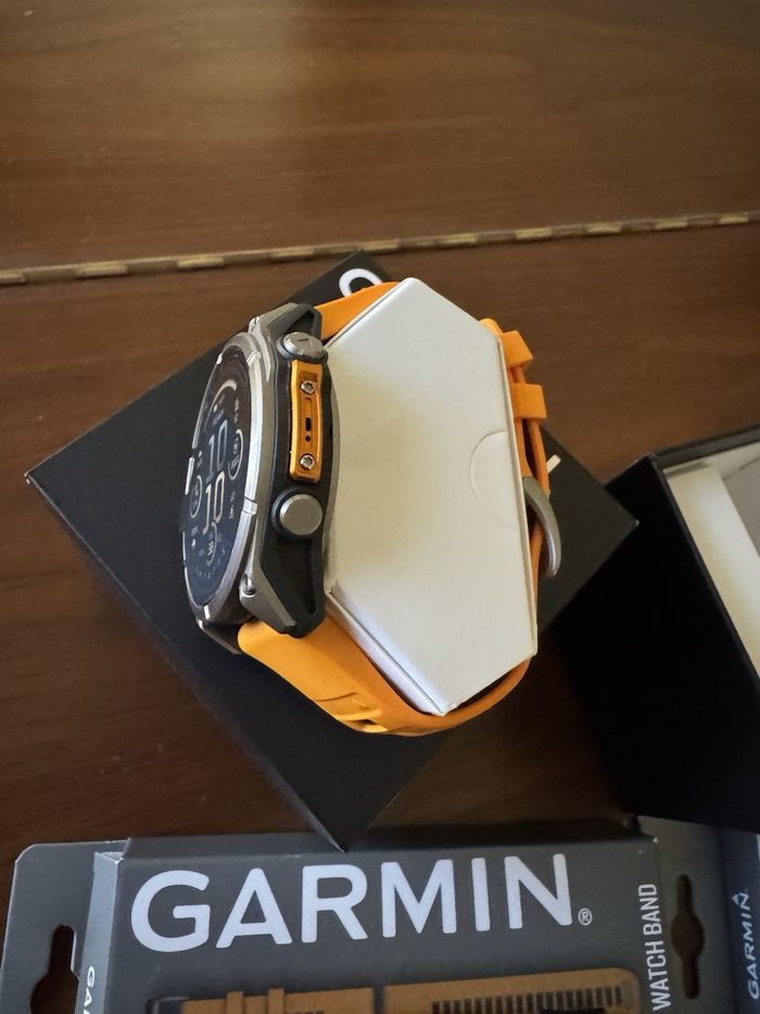 Montre connectée Garmin fenix 8 47 mm AMOLED saphir titane orange étincelant graphite - photo numéro 7
