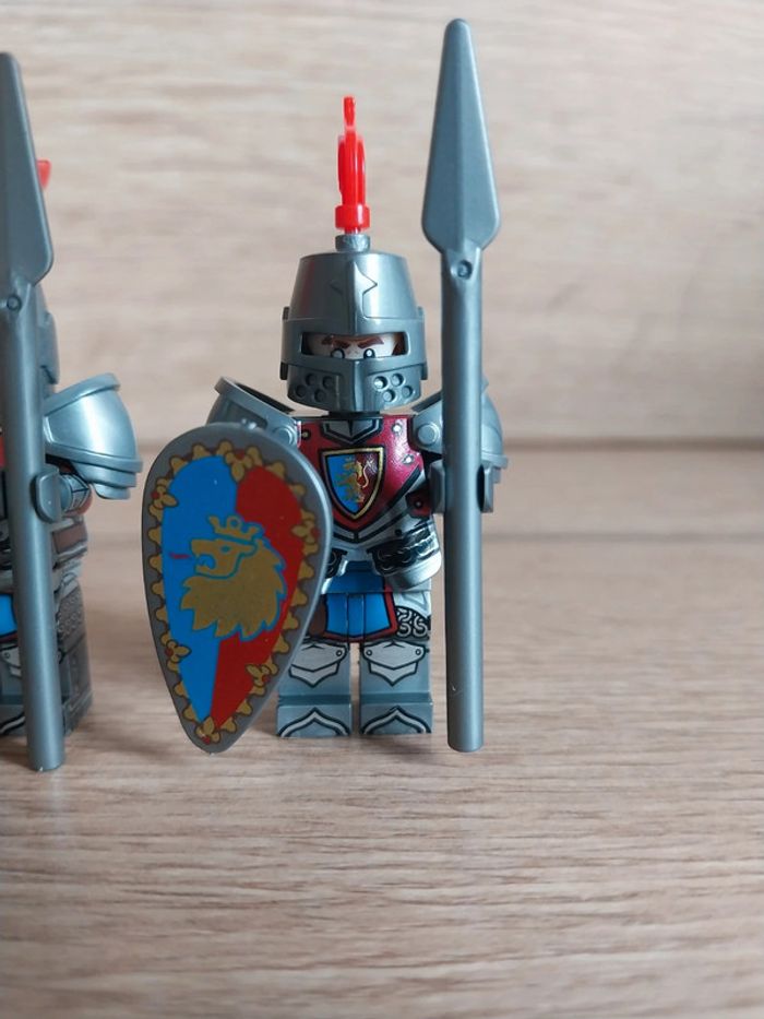 Figurines type lego 2 soldats chevaliers du Lion - photo numéro 3