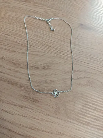 Collier argenté trèfle