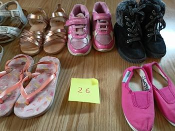 Lot de 7 paires de chaussures filles - 26
