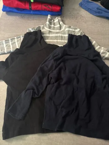 Lot 3 col roulé et 4 teeshirts manches longues 3 ans
