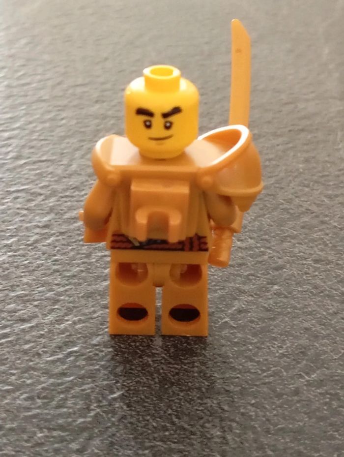 Figurine lego cole-10th anniversairy Golden Ninja - photo numéro 2