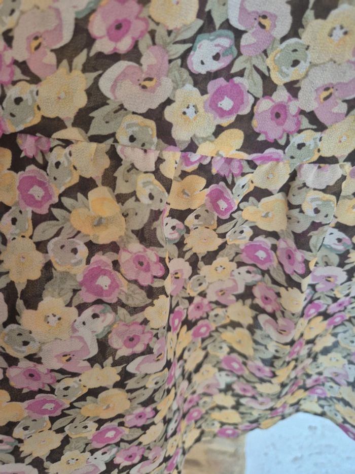Joli haut péplum à fleurs légèrement transparente Kiabi taille 50/52 - photo numéro 5