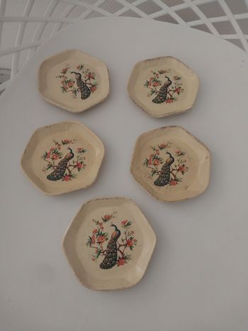 Lot de 5 petites assiettes dînette vintage – motif paon