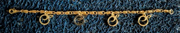 Bracelet de cheville/main doré à motifs de pommes - photo numéro 3